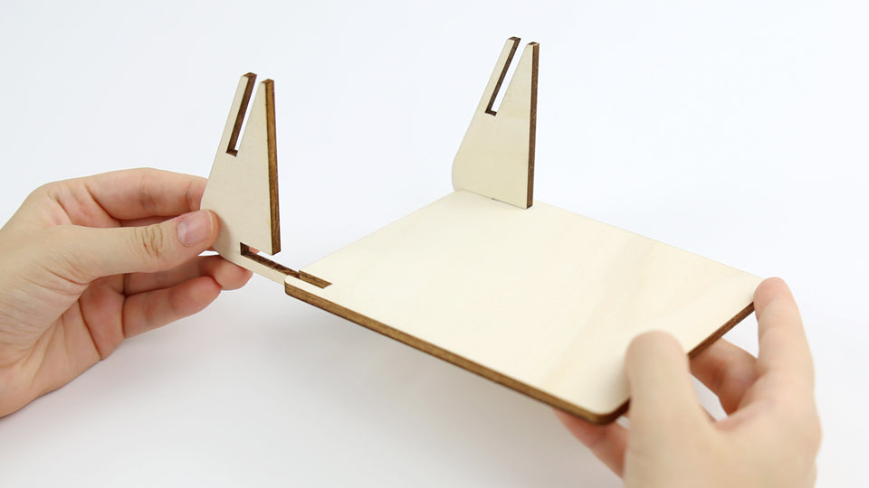 THE HOLDER PACK – Get your Dots &amp; Lines Puzzle Flipbook with your Flipboku Holder, a great tool that makes your life easier and the drawing process more comfortable.