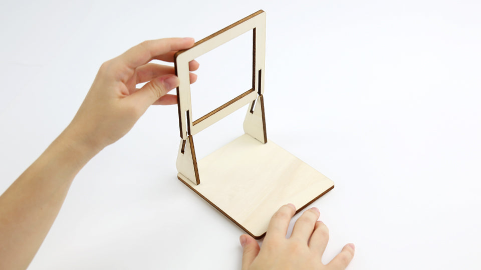 THE HOLDER PACK – Get your Dots &amp; Lines Puzzle Flipbook with your Flipboku Holder, a great tool that makes your life easier and the drawing process more comfortable.