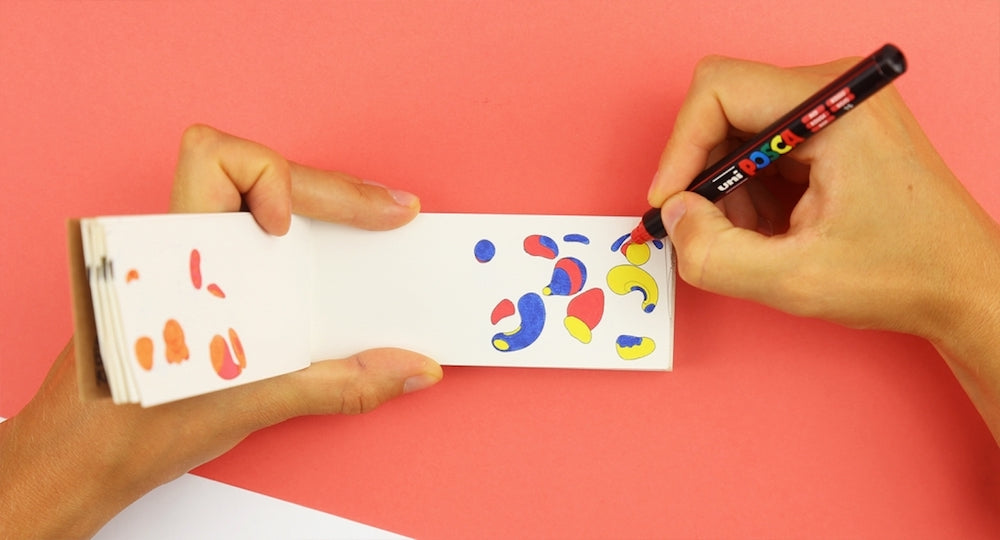 MOLECULARIS - A magical coloring flip book by Flipboku that reinvents the classic flipbook by combining colouring, animation and optical illusion in a single format. 