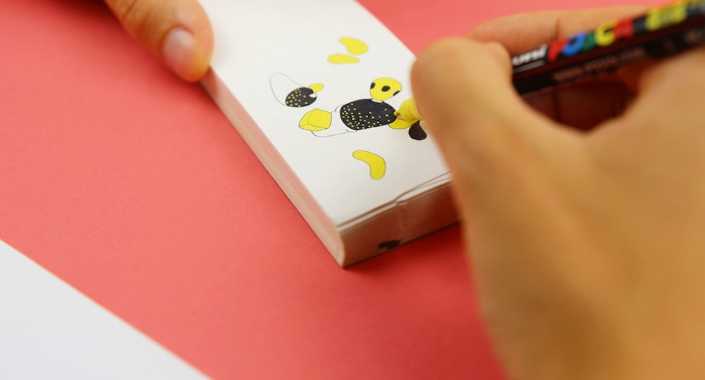 MOLECULARIS - A magical coloring flip book by Flipboku that reinvents the classic flipbook by combining colouring, animation and optical illusion in a single format. 